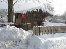 Htte im Schnee klein.jpg